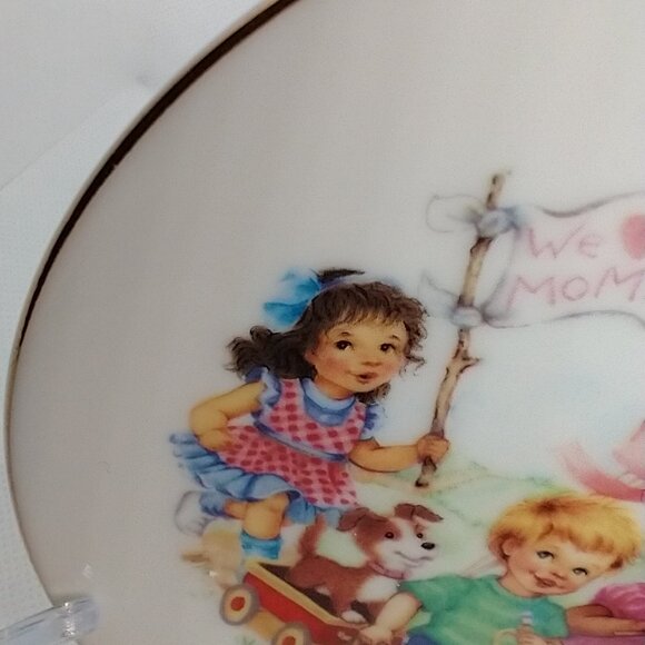 Vintage Avon Collectible Mother's Day Porcelain Plate 'Love on Parade" 1994 22K - Picture 9 of 16